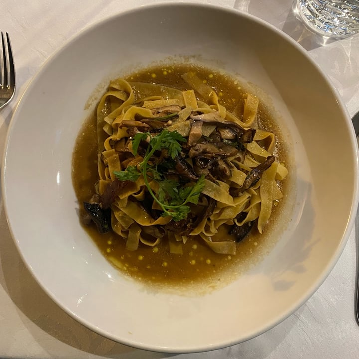 photo of La Fenice Tuscan Grill Fettuccine Mushroom shared by @th-vegan on  11 Oct 2025 - review