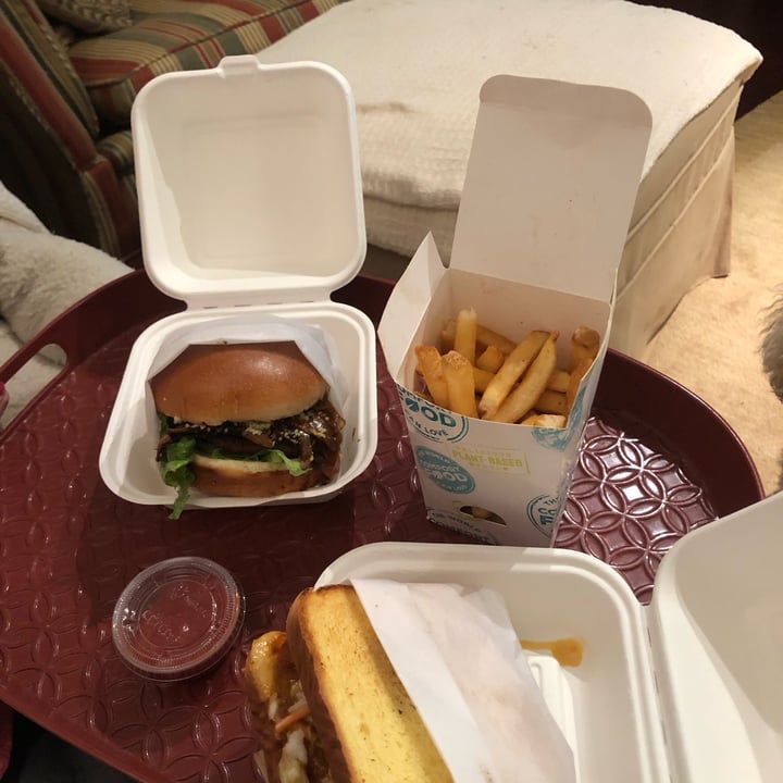 photo of Veggie Grill Steakhouse Burger shared by @chemicajesus on  20 Sep 2023 - review