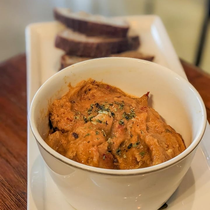 photo of The Trend cafe-bistro Monkeyhead & Abalone Mushroom Curry with Sourdough Slices shared by @xinru-t on  02 May 2024 - review
