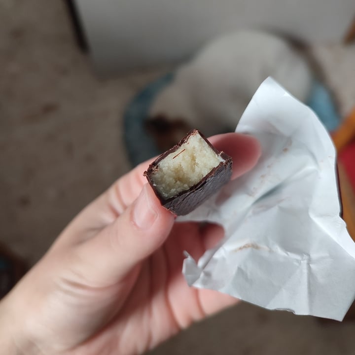 photo of Favorina Lübecker Marzipan - Dark chocolate shared by @theandalusianqueer on  31 Oct 2024 - review