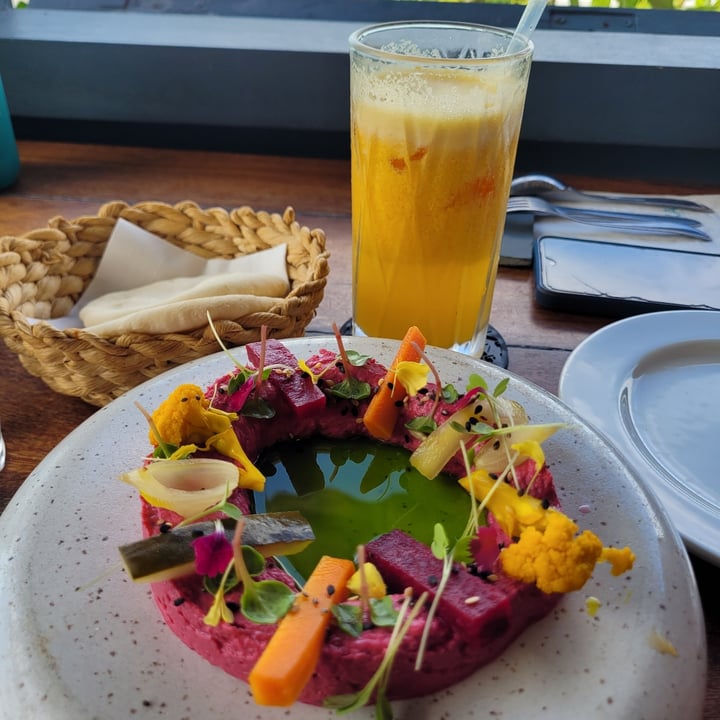 photo of Rocka Restaurant & Beach Lounge Hummus De Remolacha Con Pickle De Vegetales shared by @jorjac on  01 Feb 2024 - review