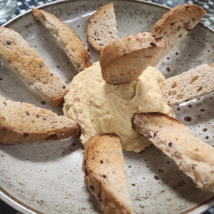 photo of La Cultural Vigo Hummus pita sin gluten shared by @cusquisquis on  27 Sep 2023 - review