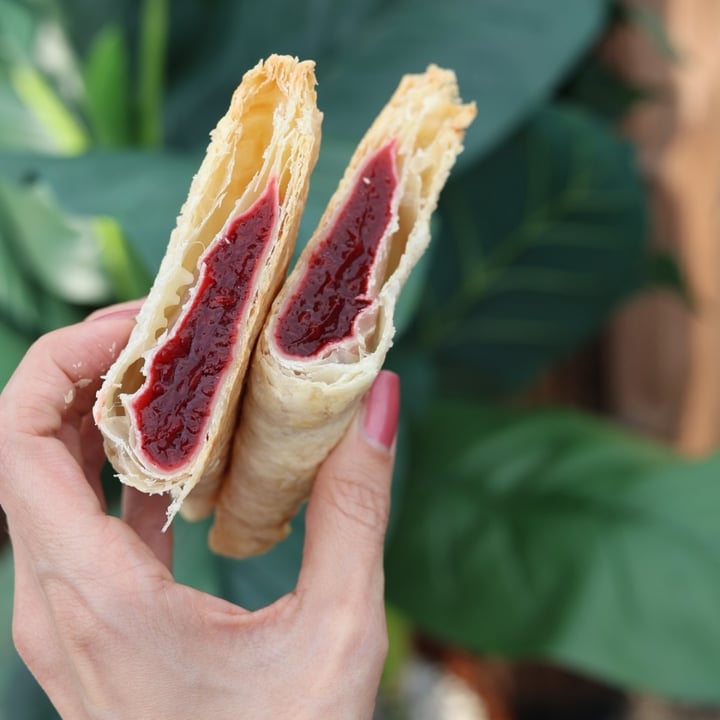 photo of Baker Benji's Vegan Cherry Turnovers shared by @lizmaselli on  18 Apr 2024 - review