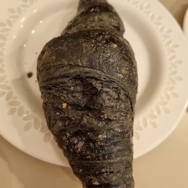 photo of Coccodi Dolce e Salato Cagliari Croissant al carbone vegetale shared by @francy82 on  25 Apr 2024 - review