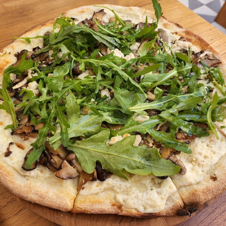 photo of KYND COMMUNITY Truffle Mushroom Pizza shared by @teamaldous on  22 Aug 2023 - review