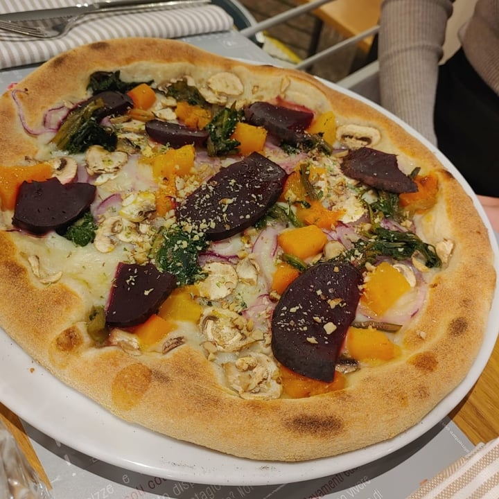 photo of Il Melograno - Naturalmente Buono - Udine Nord Pizza Con Verdure Di Stagione shared by @nikyveg on  01 Apr 2024 - review
