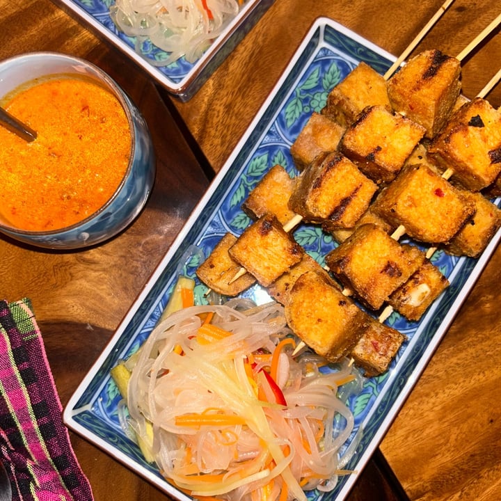 photo of Mekong MoJo Restaurant & Bar Kratie Satay Tofu and Papaya Salad shared by @tiascaz on  26 Apr 2024 - review