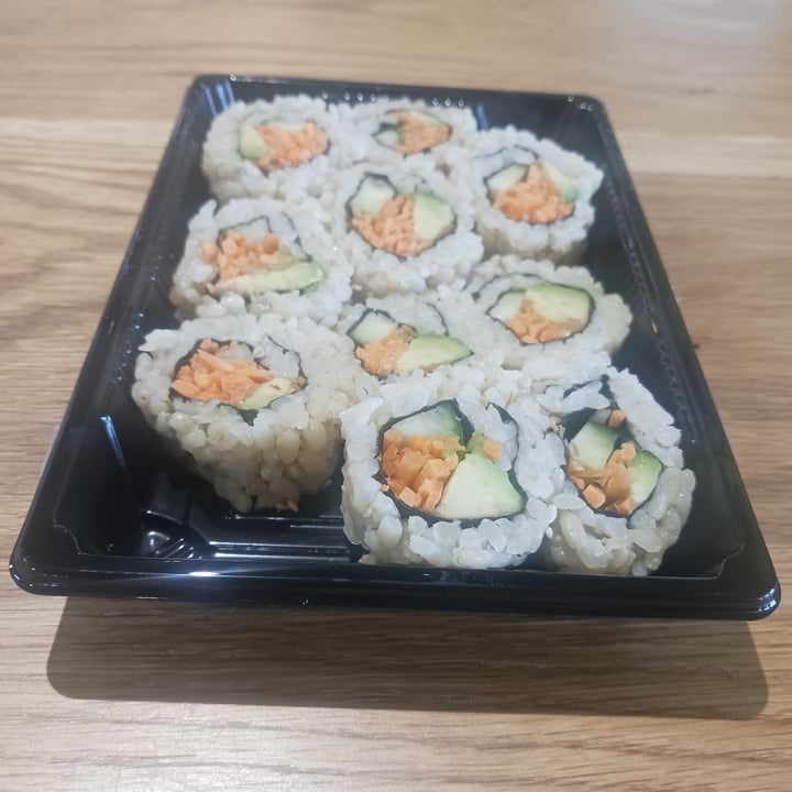 photo of Sushi Maki Brown Rice Vegan California Roll shared by @heartartichokehearts on  22 Apr 2024 - review