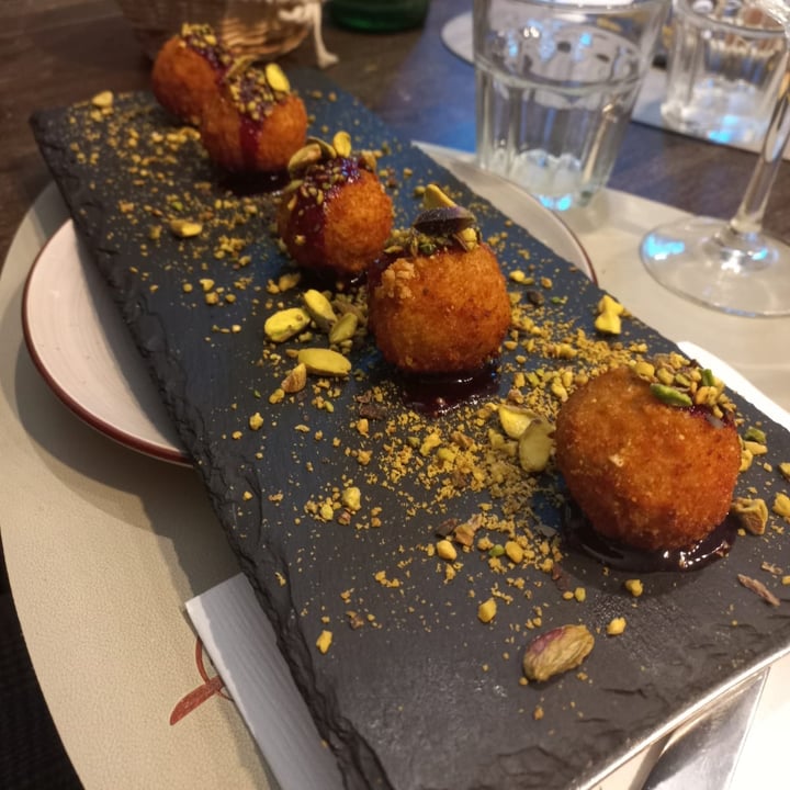photo of Eden - Il Paradiso del Pistacchio Polpette Vegane shared by @nicole91 on  29 Sep 2024 - review