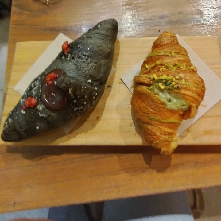 photo of Pappare Croissant Pistacchio E Matcha shared by @vanessaaa on  07 Apr 2024 - review