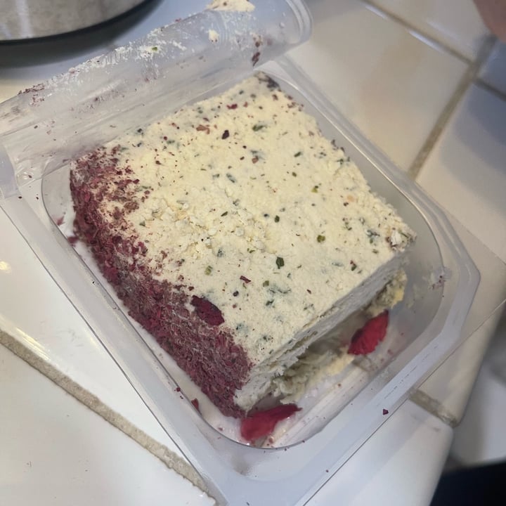 photo of Spread Em meadow herb & garlic cheese alternative shared by @ravenmychelle on  27 Jan 2024 - review