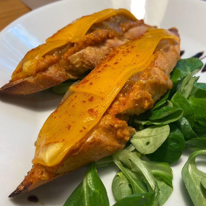 photo of Café Madrigal Brochetas de sobrasada vegana shared by @simonaalbanese on  08 Apr 2025 - review