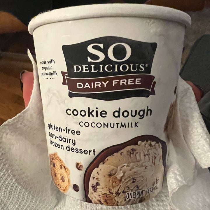 photo of So Delicious Dairy Free Cookie Dough Coconutmilk Frozen Dessert shared by @sasilva on  28 Aug 2023 - review
