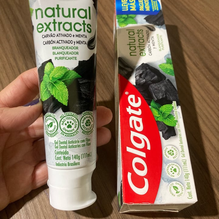 photo of Cogate-Palmolive Ind. Creme Dental Natural Extracts Carvão Ativado E Menta shared by @allecrodrigues on  01 Jul 2025 - review