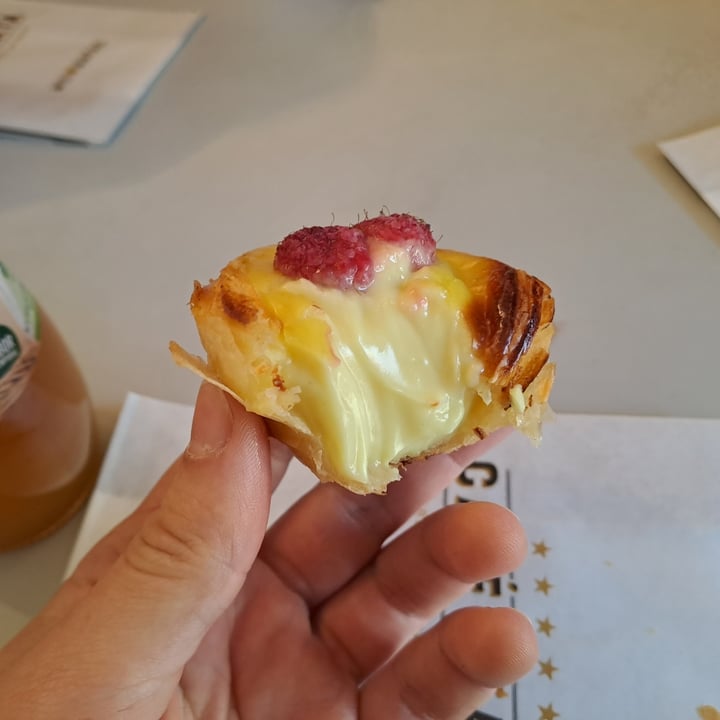 photo of Cafe de Nata Raspberry Veganata shared by @kristhesfiguz on  16 Nov 2023 - review