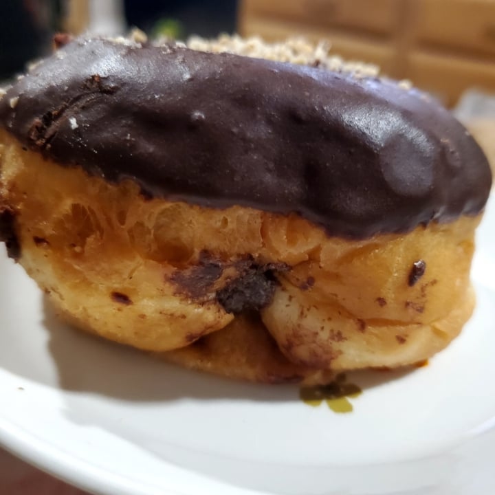 photo of Bloomer's Burlington Ferrero Rocher Donut shared by @whatacuriousnotion on  14 Mar 2025 - review