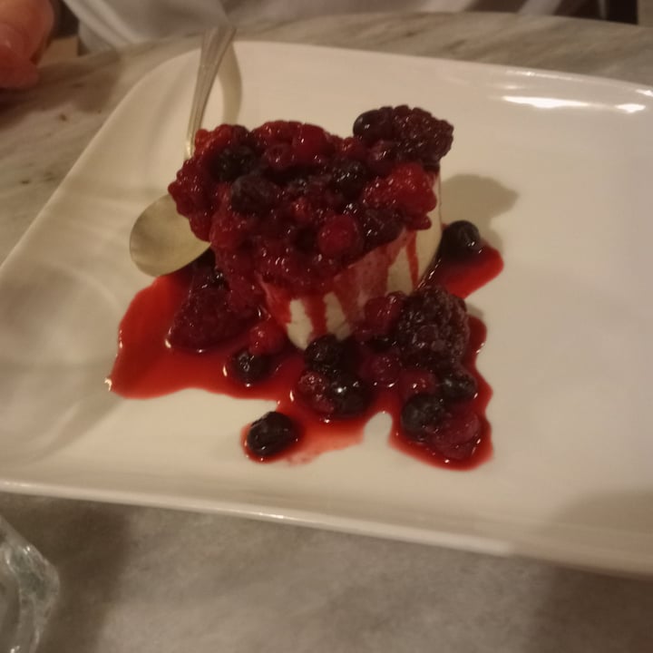 photo of Botanica Lab Cucina Cheesecake Vaniglia E Frutti Rossi shared by @laural92 on  05 May 2024 - review