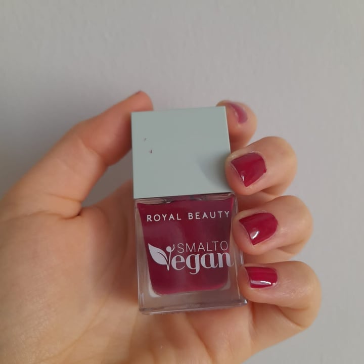 photo of Royal beauty smalto vegan shared by @bassotuba on  14 Sep 2023 - review