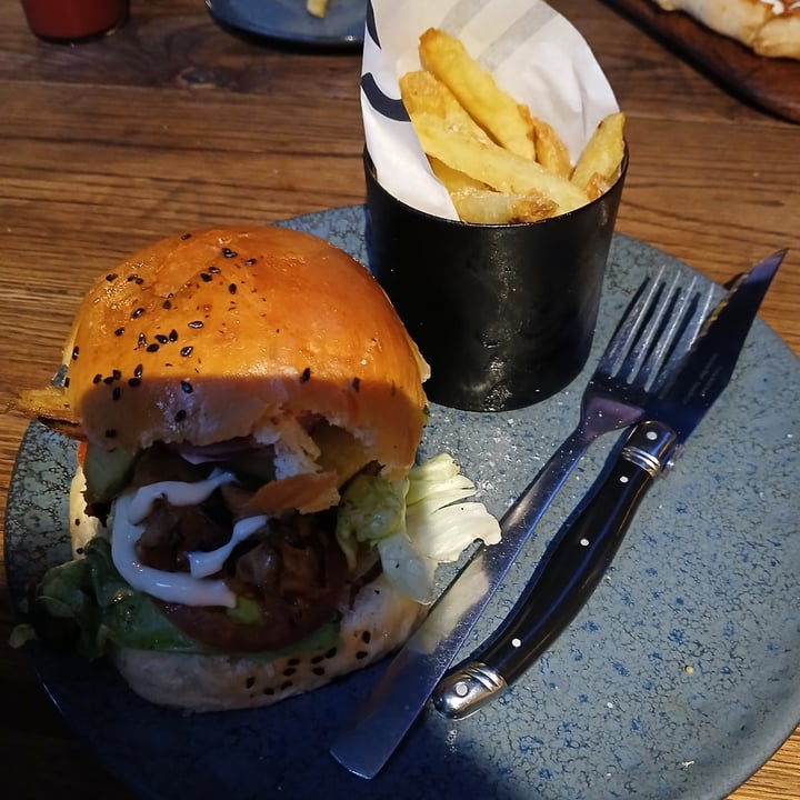 photo of Hudsons The Burger Joint (Green Point) The Frontline Worker shared by @everydayvegan on  29 Sep 2024 - review