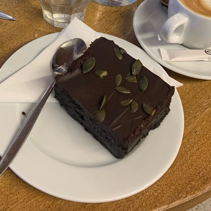 photo of Café Dose Paris • Jules Joffrin Brownie veg shared by @matildesnt on  27 Oct 2023 - review