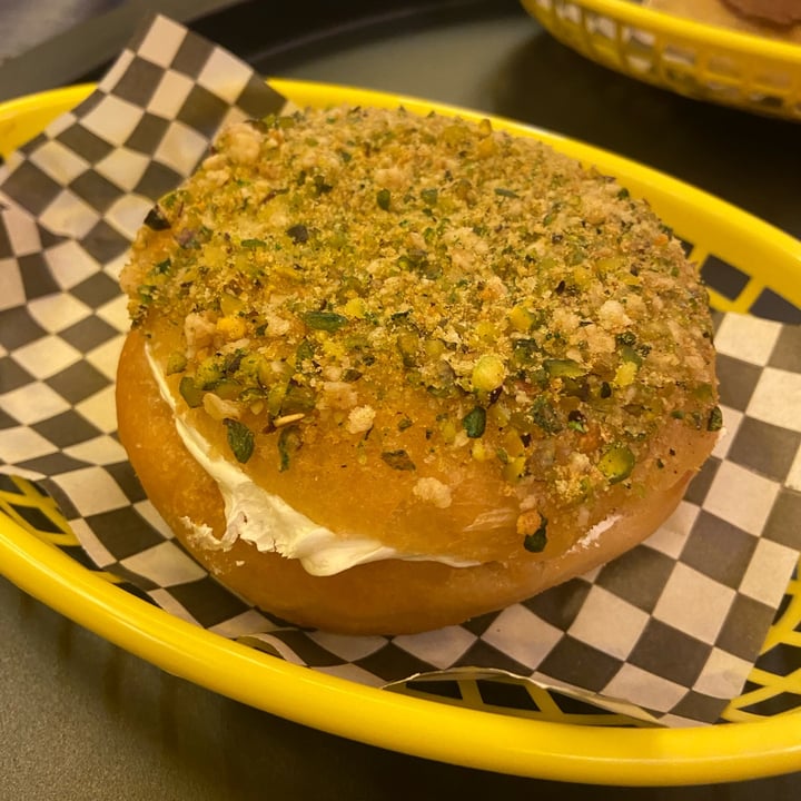 photo of Vonuts Vegan Vonut pistacho shared by @simonaalbanese on  06 Apr 2025 - review