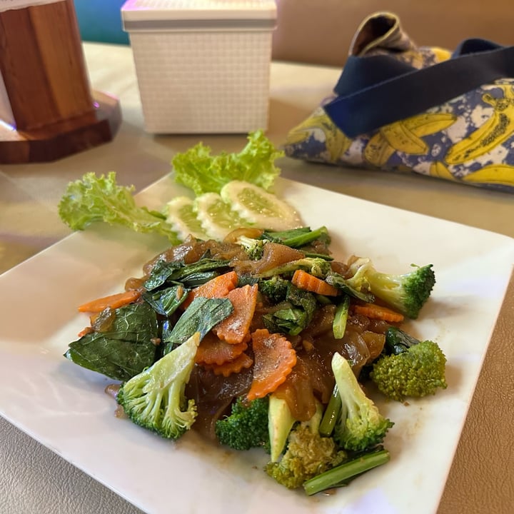 photo of Krabi Kiran Kitchen Restaurant, Ao nang Beach - Thailand Phad See Ew Veg. shared by @dafnelately on  06 May 2024 - review