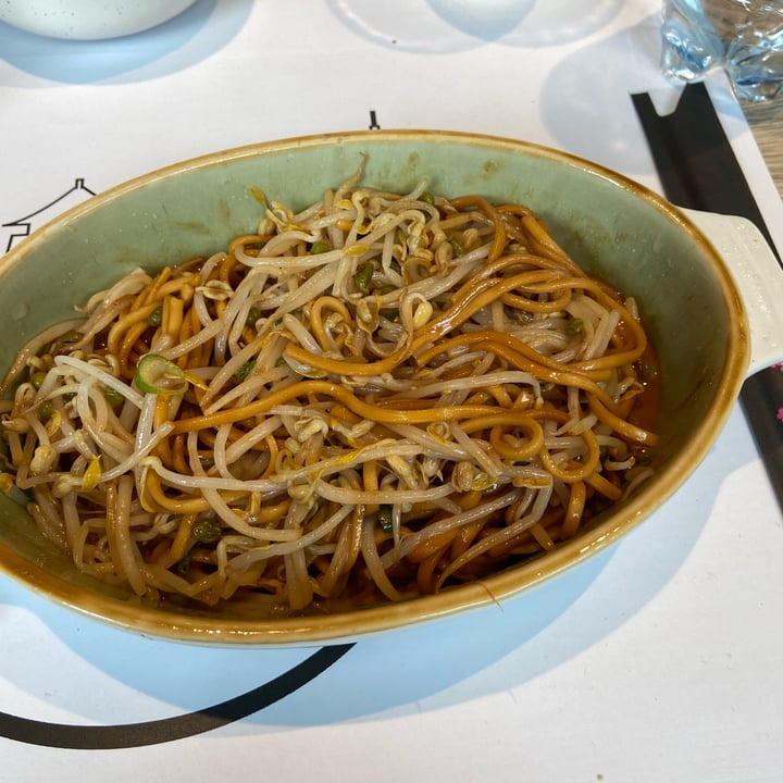 photo of 台北街頭 Le vie di Taipei Spaghetti di grano tenero, Germogli di soia, Crema di sesamo, Cetriolo shared by @gio24601 on  25 Mar 2024 - review