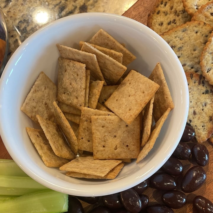 photo of Simple Mills Rosemary & Sea Salt shared by @vivalaviolet on  28 Nov 2024 - review