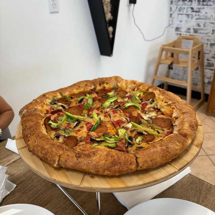 photo of Meek's Vegan Pizza The Ran Off On The Plug shared by @cayo on  02 Aug 2025 - review