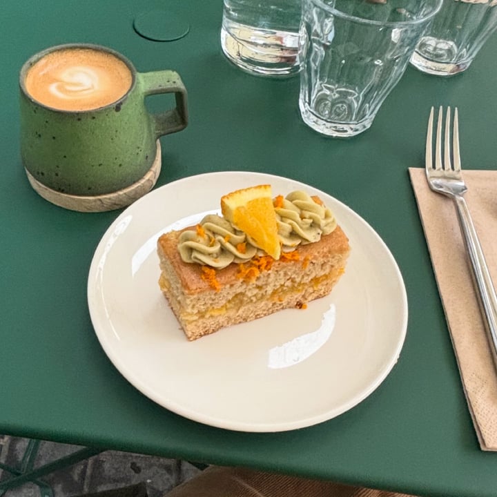 photo of Nádúr Deli Orange pistachio cake shared by @nikivisser on  16 May 2025 - review