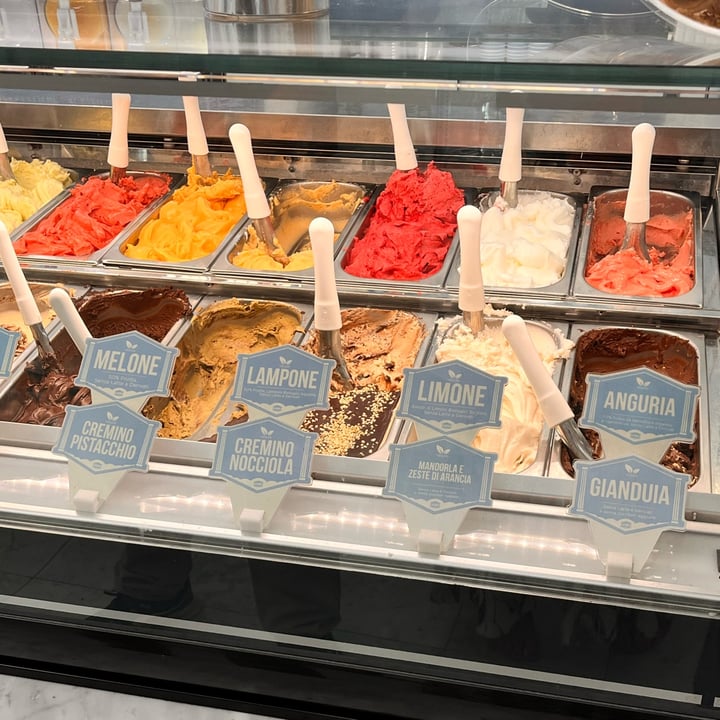 photo of Bar Gelateria Duomo banana e arachidi, duomo, nocciola e cremino shared by @aurylois on  01 Sep 2025 - review