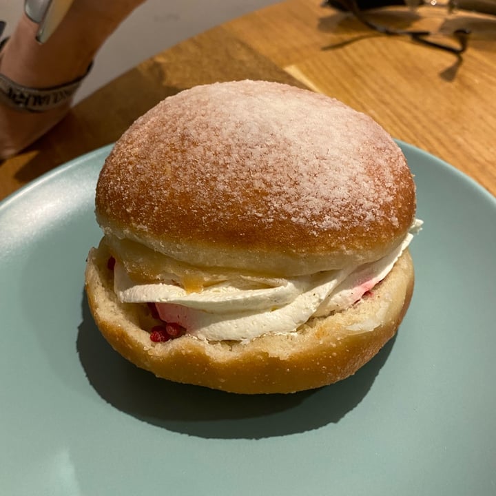 photo of Delish Vegan Doughnuts Berlina shared by @quinn06 on  26 Aug 2025 - review