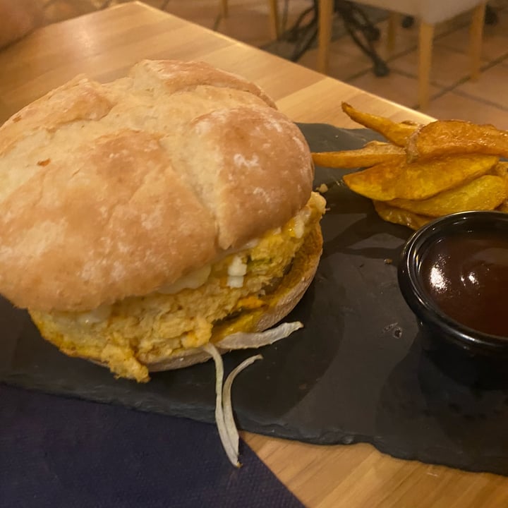 photo of Restaurante Madre Tierra Hamburguesa Vegana shared by @aaaaaandsss on  16 Sep 2023 - review