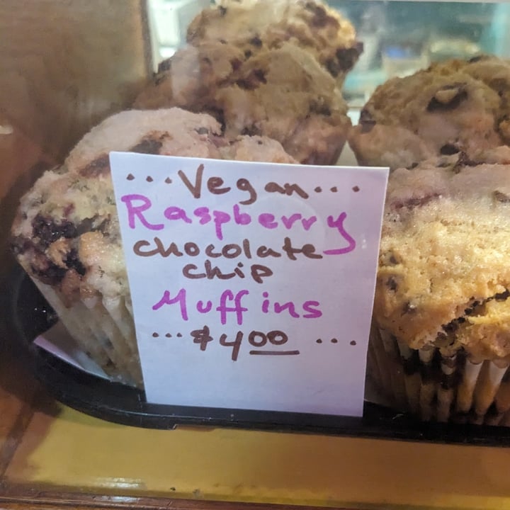 photo of Hard Times Cafe Vegan Raspberry Chocolate Chip Muffin shared by @iszy on  06 May 2024 - review