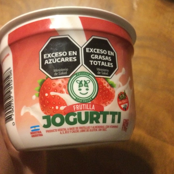 photo of Felices Las Vacas shogurt de frutilla shared by @brendaflowers on  12 Aug 2024 - review