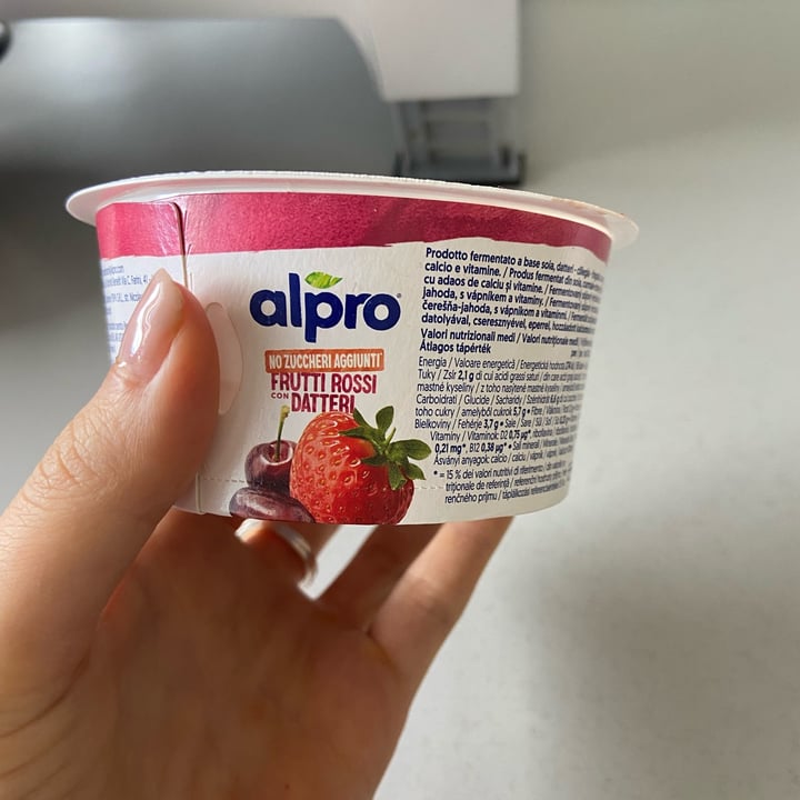 photo of Alpro no zuccheri aggiunti frutti rossi con datteri shared by @saraxcix on  06 Aug 2025 - review