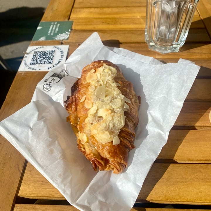 photo of Comptoir Veggie almond croissant shared by @veggieginny on  01 Nov 2024 - review