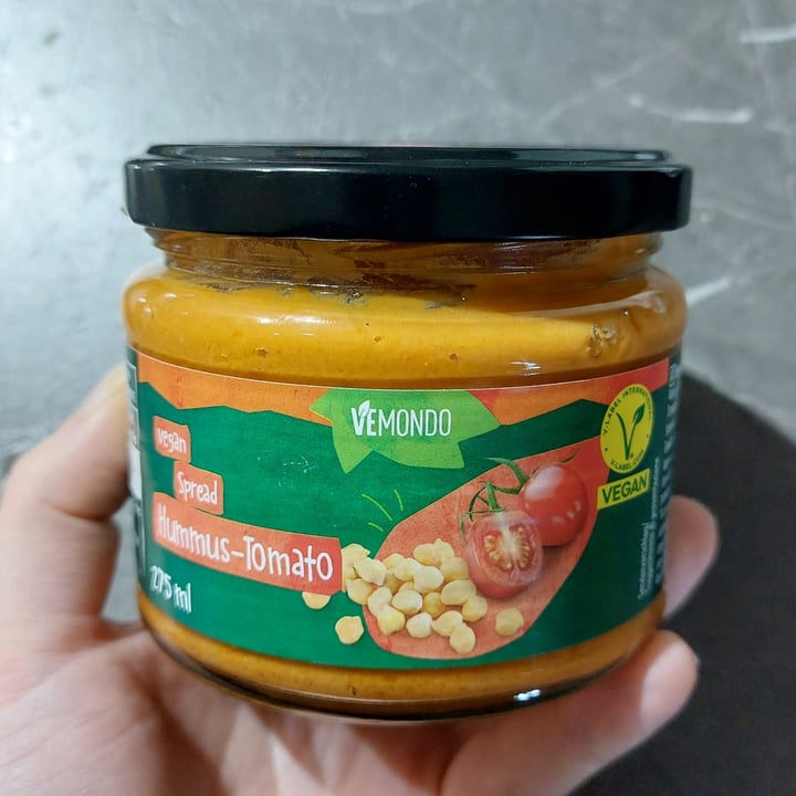 photo of Vemondo vegan spread hummus tomato shared by @ericaconlac on  16 Feb 2024 - review