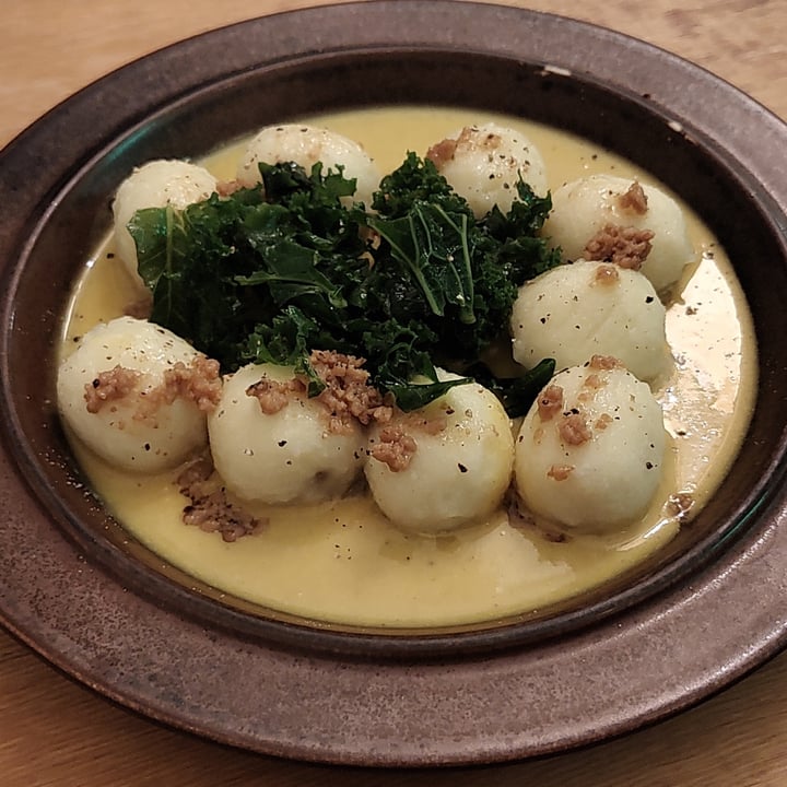 photo of NO BONES Vegan Food Gnocchi Filled With Mushroom, Pumpkin Sauce And Kale shared by @the-vegan-one on  01 Nov 2024 - review