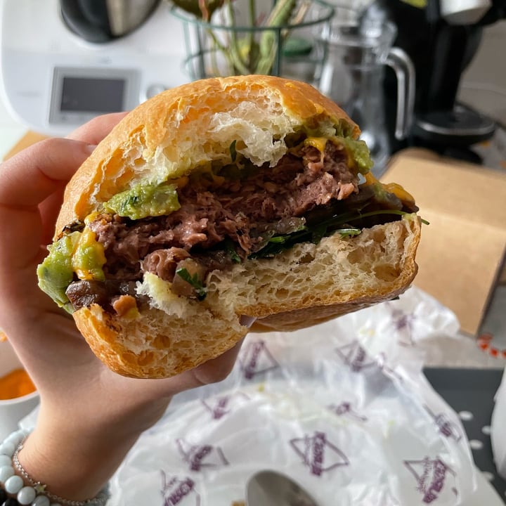 photo of Burger Food Porn Hamburguesa beyond burguer shared by @sarabras on  14 Feb 2024 - review