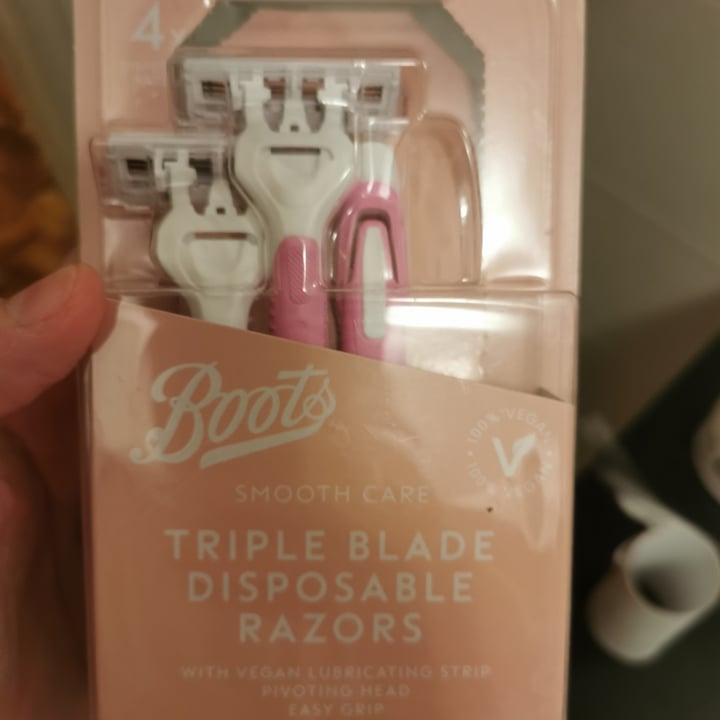 photo of Boots triple blade disponsable razors shared by @sarina83 on  08 Oct 2023 - review