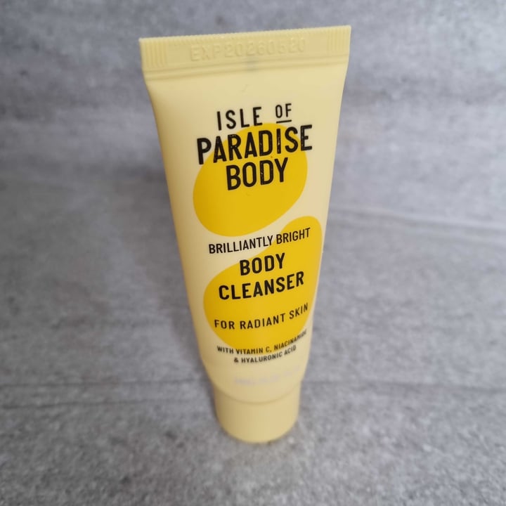 photo of Isle of Paradise body cleanser shared by @martieffe90 on  13 Aug 2024 - review