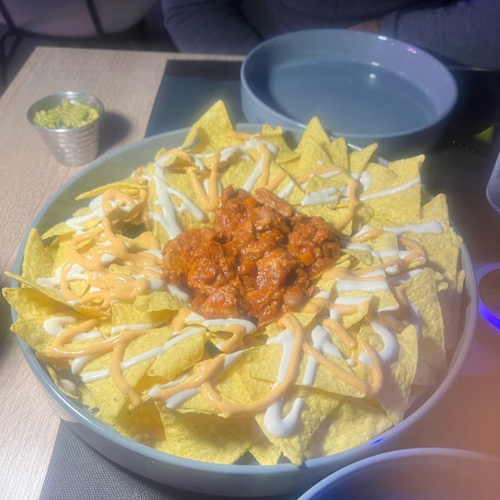 photo of Impact Food nachos con chili e salse shared by @marinacarta on  09 Nov 2023 - review