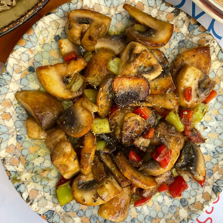 photo of Μανταλάκι Καφέ Μεζεδοπωλείο Fried Mushrooms With Lemon shared by @argiroulios on  08 Apr 2024 - review
