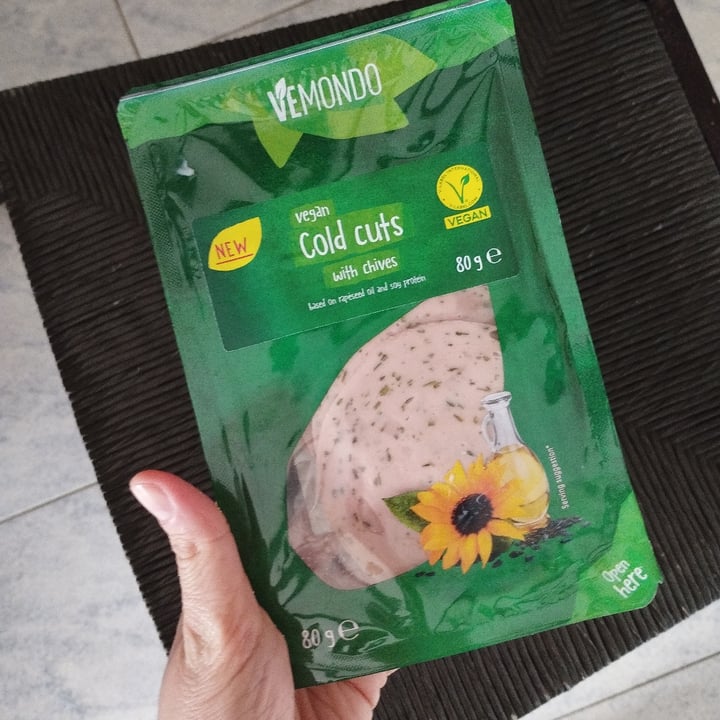 photo of Vemondo vegan cold cuts wuth chives shared by @federicajackdanieles on  04 Feb 2024 - review