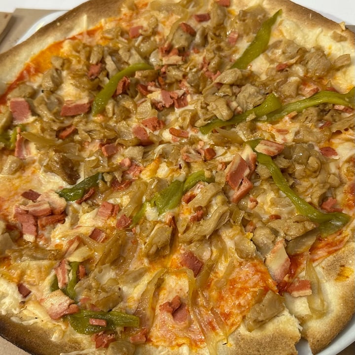 photo of Caravanserai Café Pizza vegana de pollo shared by @eusonbita on  02 Apr 2024 - review