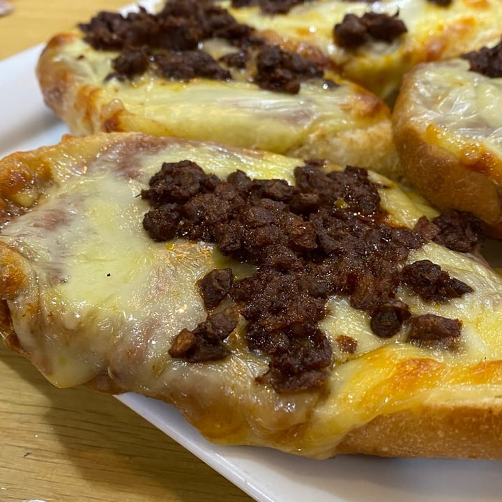 photo of Gastro Hub Molletes Con Chorizo shared by @licona42 on  31 Dec 2024 - review