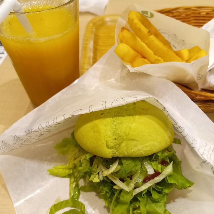 photo of Mos Burger - Gojo Shichihonmatsu Mos Plant Based Green Burger Teriyaki shared by @milays on  04 Oct 2023 - review