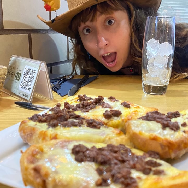 photo of Gastro Hub Molletes Con Chorizo shared by @licona42 on  31 Dec 2024 - review