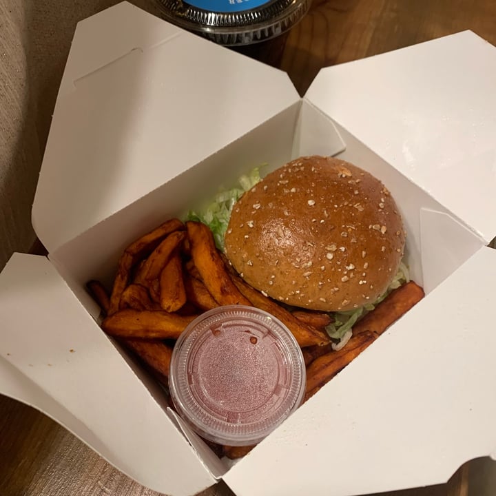 photo of Veggie Grill Kids’ Veggie Burger shared by @roserose on  02 Dec 2023 - review